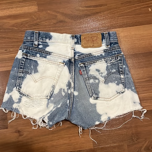 Levi’s bleach dye raw edge high waisted jean shorts - Picture 2 of 8